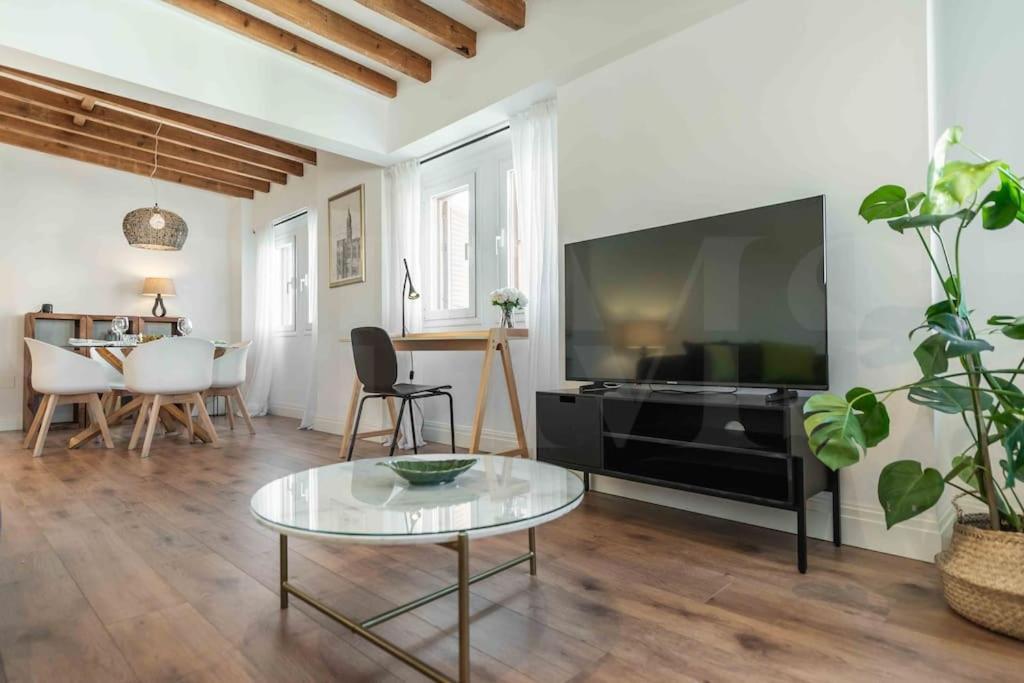 Modern Apartment Next To The Cervantes Theatre By Rems Malaga Luaran gambar