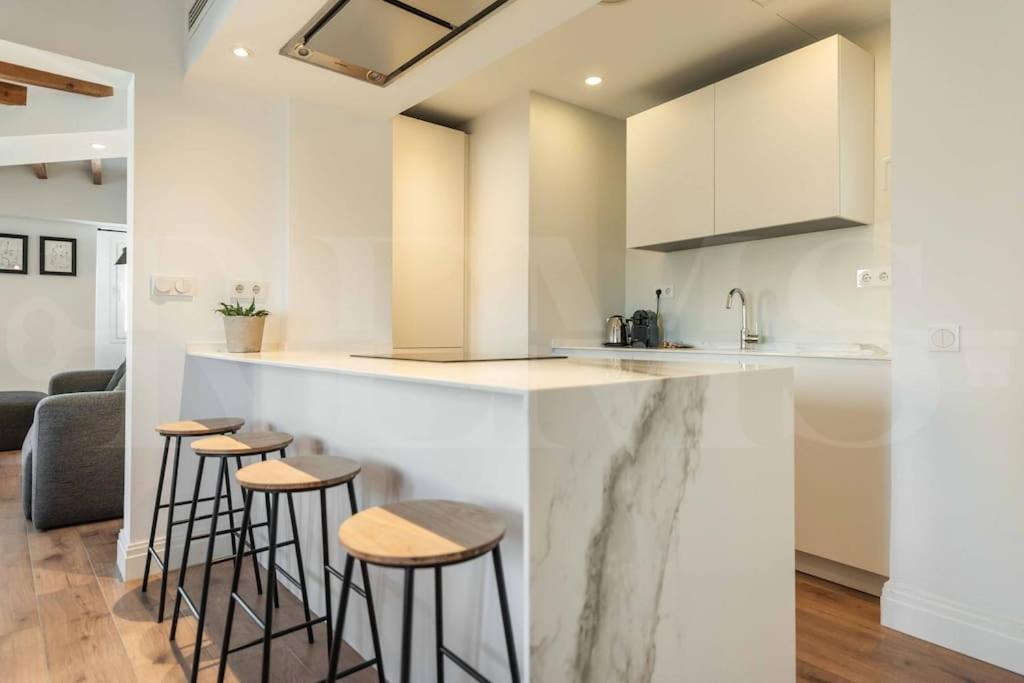 Modern Apartment Next To The Cervantes Theatre By Rems Malaga Luaran gambar