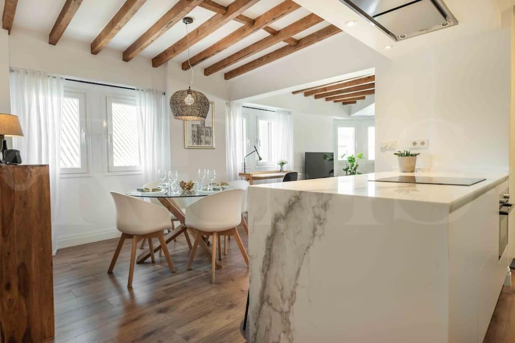 Modern Apartment Next To The Cervantes Theatre By Rems Malaga Luaran gambar