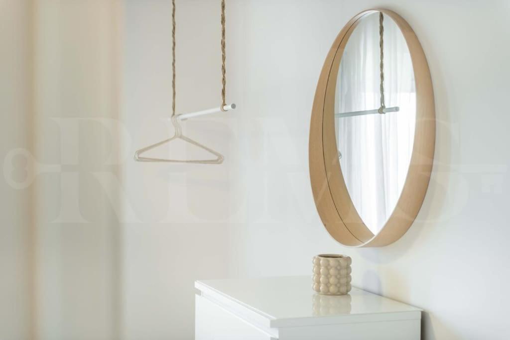 Modern Apartment Next To The Cervantes Theatre By Rems Malaga Luaran gambar
