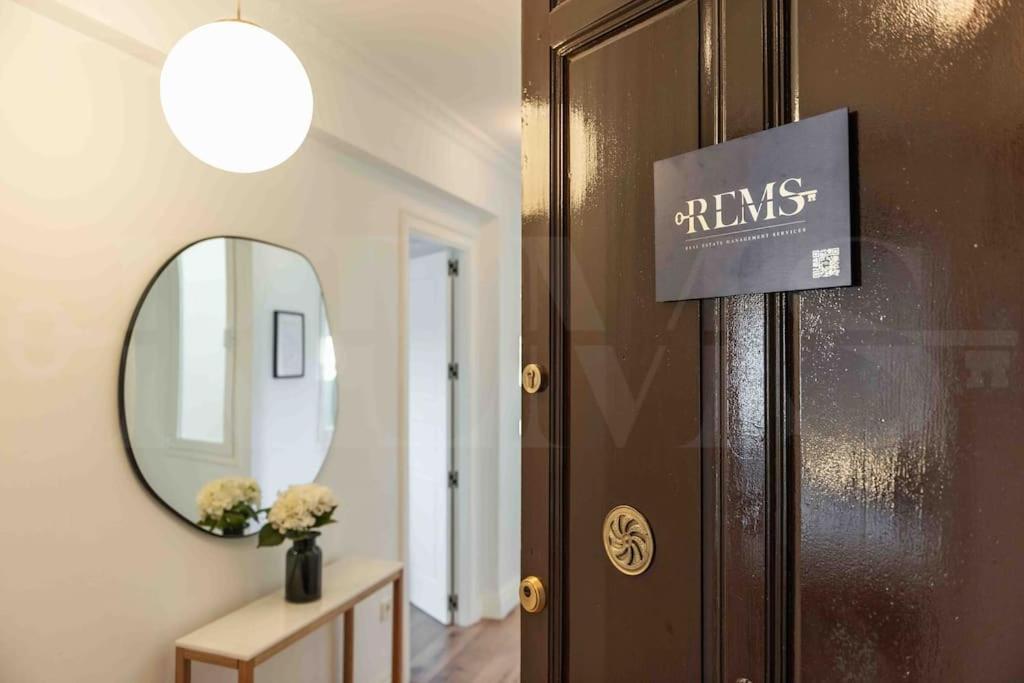Modern Apartment Next To The Cervantes Theatre By Rems Malaga Luaran gambar