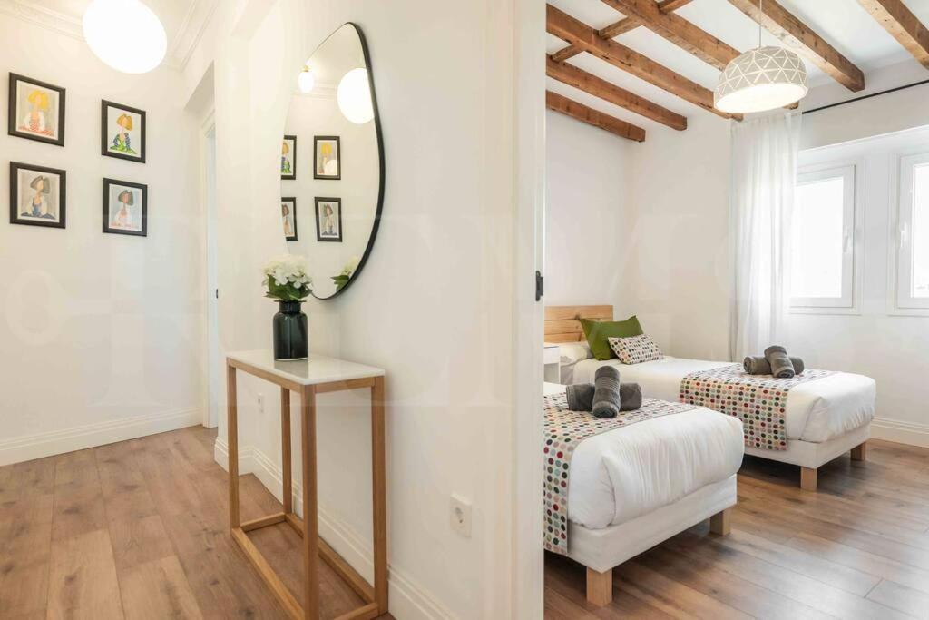 Modern Apartment Next To The Cervantes Theatre By Rems Malaga Luaran gambar