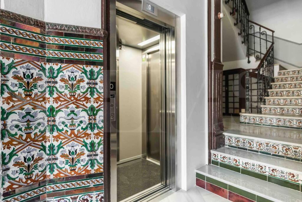 Modern Apartment Next To The Cervantes Theatre By Rems Malaga Luaran gambar