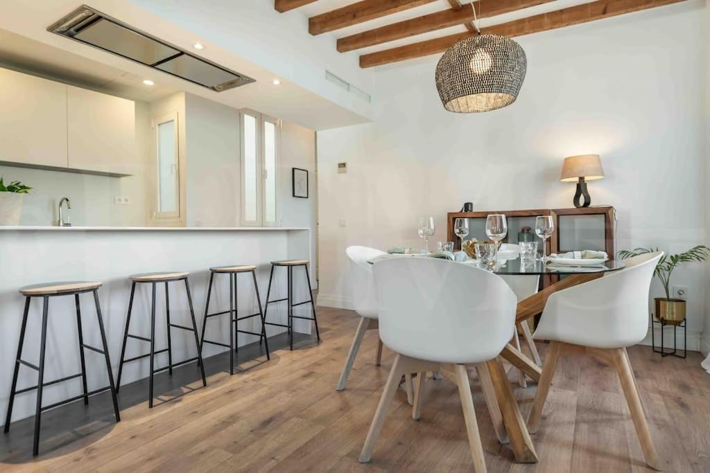 Modern Apartment Next To The Cervantes Theatre By Rems Malaga Luaran gambar