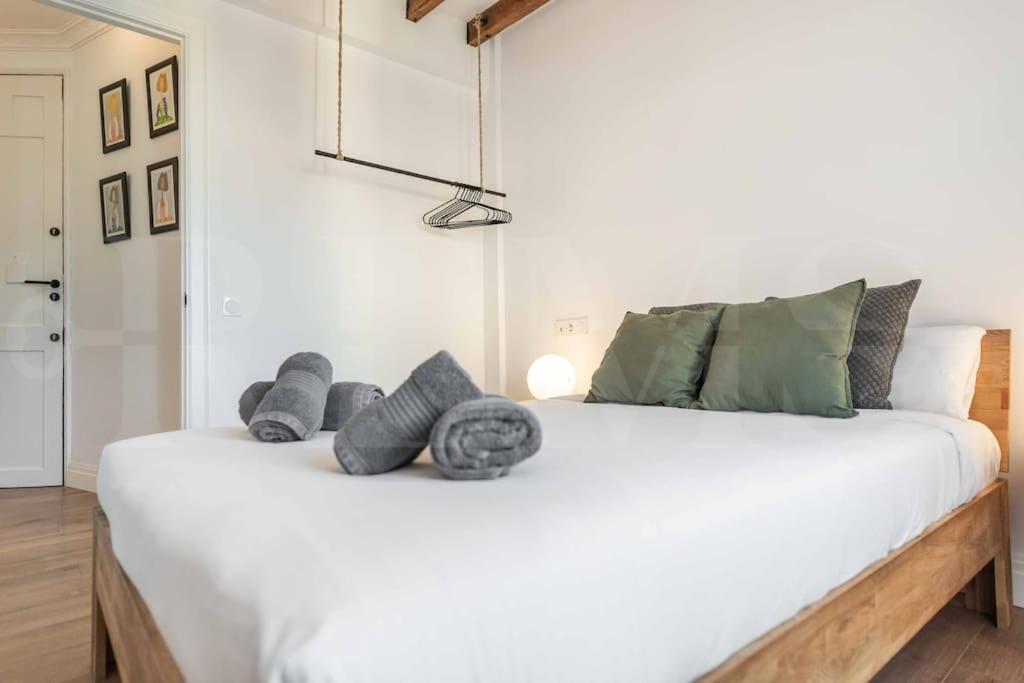 Modern Apartment Next To The Cervantes Theatre By Rems Malaga Luaran gambar
